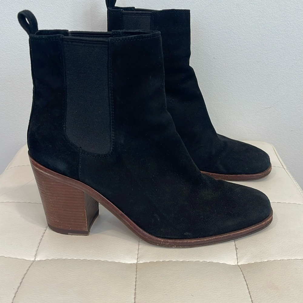 Women’s 9.5 Vince Vero Cuoio Ankle Bootie Black Suede Heel Fall Boots